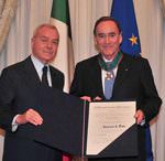 Richard J. Fox riceve l'Onorificenza di Commendatore dell'Ordine "Al merito della Repubblica italiana"