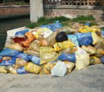 Consumi alimentari: gli italiani buttano via il 10% della spesa