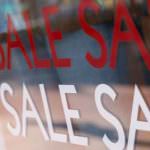 Saldi ai blocchi di partenza: le prime a partire saranno Napoli, Potenza e Trieste il 2 gennaio