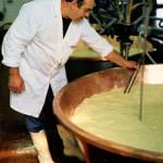 Mozzarella story: affumicata con i cartoni riciclati dop