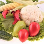 Verdure di stagione ed un bicchier di vino: la lotta al cancro inizia a tavola