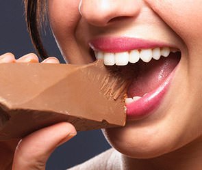 Su Etichettatura Cioccolato Puro: Paolo De Castro, presidente della Commissione agricoltura del Parlamento Ue ed Eugenio Guarducci, presidente di Eurochocolate