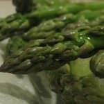 Tortellini con ripieno e ragù di asparagi