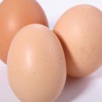 Uova a colazione per controllare il peso