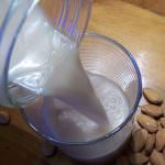 Il latte di mandorla, un valido e tonificante alleato contro la sete