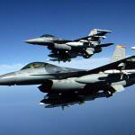 Pordenone, caccia F16 americano sgancia i serbatoi di carburante sul tetto di un garage