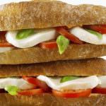 Panino: se c è il pomodoro, i chili diminuiscono