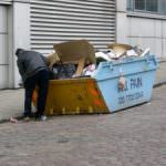 Mangiare cibo buttato per scelta: la filosofia Freegan