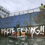 Germania: Greenpeace getta massi nel Baltico