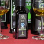 "MASSERIA CUSMAI" è l'immagine nuova e dinamica che la nostra azienda agricola ha assunto allo scopo di promuovere l'olio extravergine di "eccellenza" ed il territorio di origine