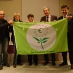 La bandiera dell'Ecolabel europeo alla residenza universitaria Lungodora