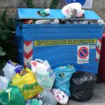 Roma sporca e invivibile: strade senza netturbini da giorni e traffico senza controllo