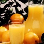 Il succo d'arancia contro i danni di grassi e carboidrati
