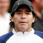 Aggiudicato per 25.000 euro l'orecchino di Maradona