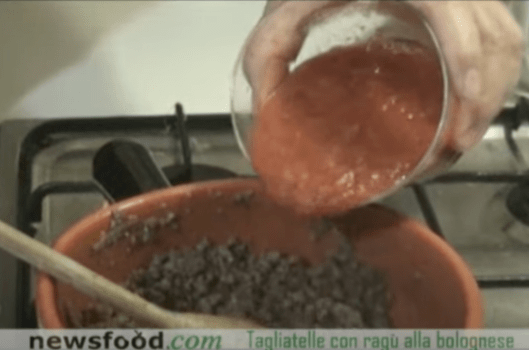 Tagliatelle con ragù alla bolognese – Parte 1 Il ragù (Video)