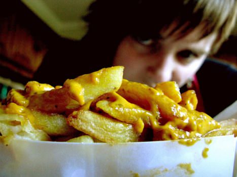 Lotta agli junk food: l’OMS contro l’obesità infantile