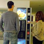 Sempre più italiani consumano alle "macchinette"