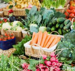 Frutta, verdura, olio e vino al Mercato degli Agricoltori di Caltagirone (CT)