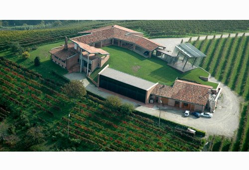 Langhe: una terra vivace da scoprire partendo da un buon sorso