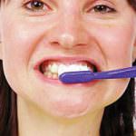 Lavarsi i denti protegge il cuore
