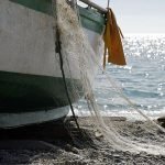Maxicanoni: Pescatori incatenati in mare aperto