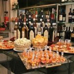 Francia: Aperitivo a vino e salsiccia organizzato via Facebook