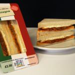 Il primo "panino-lasagna" al mondo: Il nuovo "snack" della Tesco ancora più grasso dei suoi concorrenti americani