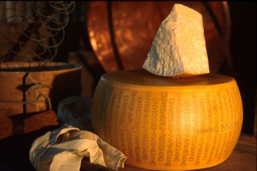 Parmigiano Reggiano: Obbligo del confezionamento in zona