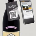 Il vino con il codice a barre che viene scelto tramite smartphone