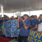 Protesta dei Pastori: Striscioni e Pecora Sandwich davanti al Ministero