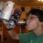 Energy drink: troppa caffeina, pericoli per bambini e ragazzi