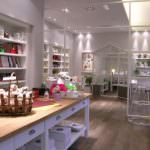 A Milano apre "Shop Biancolatte": Torte, biscotti, caffè, libri di cucina e oggettistica per la casa