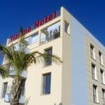 Hotel a Trapani, quattro stelle, vista mare, all'orizzonte oltre le saline le Isole Egadi