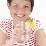 La "bevanda donna" per eccellenza? E' l'acqua, meglio se naturale