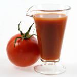 Donne: il succo di pomodoro tiene lontano l'osteoporosi
