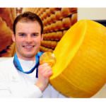 Il Parmigiano-Reggiano ha un nuovo testimonial: il campione olimpico Giuliano Razzoli