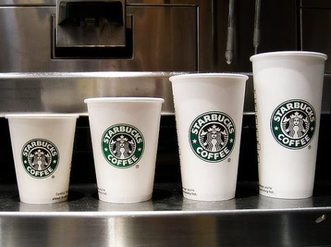 USA. Starbuck offre la Trenta Cup, la tazza con più liquido dello stomaco umano