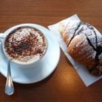 Cornetto e cappuccino: una coppia nata a Venezia