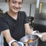 Artrite, una pentola con manopole per cucinare meglio