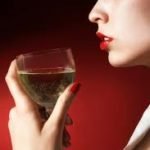 Vino, per le donne indispensabile negli appuntamenti galanti