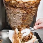 "Ghettizzazione di una pratica religiosa". David Sassoli e Paolo De Castro contro l'etichetta per carni kosher e musulmane