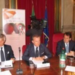 Paolo Bruni, al tavolo con il Ministro Saverio Romano, per il progetto "Pesche in spiaggia"