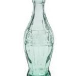 Vecchia, tonda e cara. All'asta la prima bottiglia di Coca-Cola