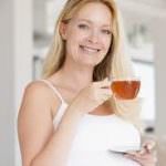 Donne e gravidanza, due tazze di tè al giorno aiutano a concepire