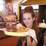 Tante calorie, 2 infarti: ecco il bypass burger, il panino assassino