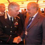 Achille Colombo Clerici si complimenta con Antonio Girone, ViceComandante dell'Arma dei Carabinieri
