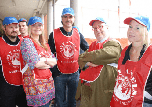 Pranzo di solidarietà: I clochard al ristorante serviti da volti noti