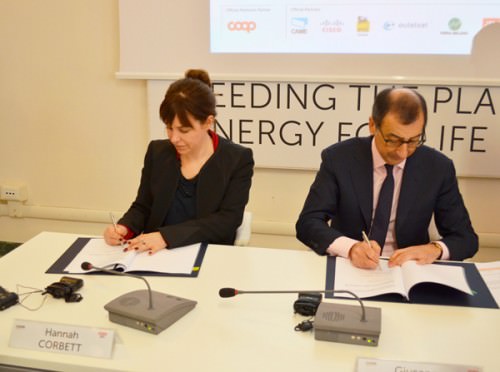 La firma di Hannah Corbett e Giuseppe Sala