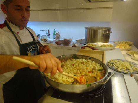 “La Puglia brinda a Milano”: Storia e ricetta delle Orecchiette
