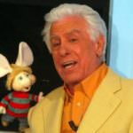 Il Mago Zurlì (con Topo Gigio) risponde a Matteo Renzi e Ignazio Marino